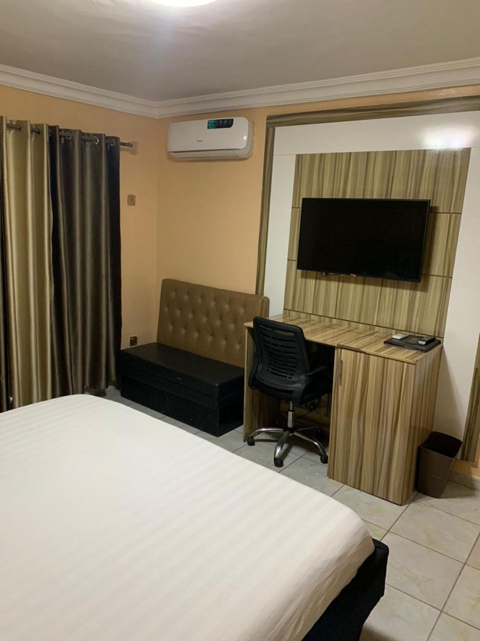 Royal Marquis Hotel 이바단 외부 사진